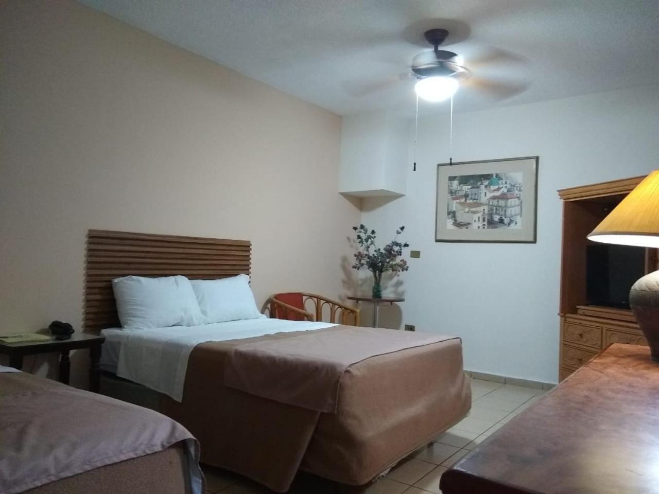 Hotel El Dorado Sabinas Eksteriør bilde