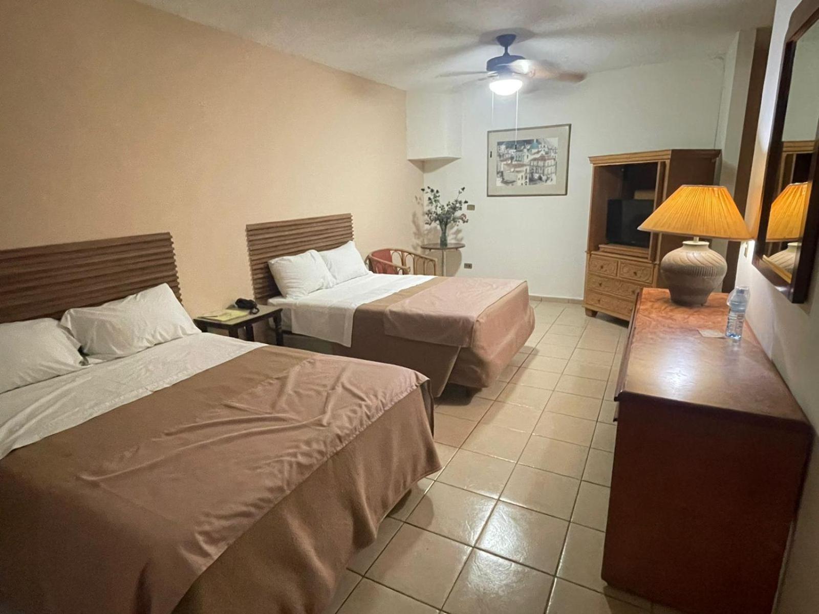 Hotel El Dorado Sabinas Eksteriør bilde