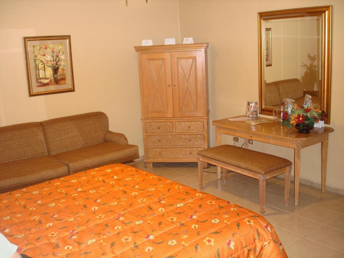 Hotel El Dorado Sabinas Eksteriør bilde